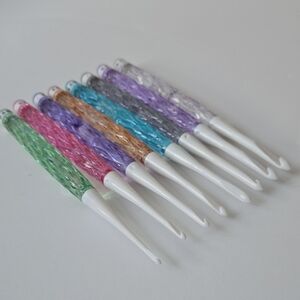 Colorful Crochet Hook Set 2.5mm-6mm (eight hook set)